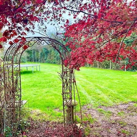 A Rural 4 Bed Detached Home Bryngwyn 외부 사진