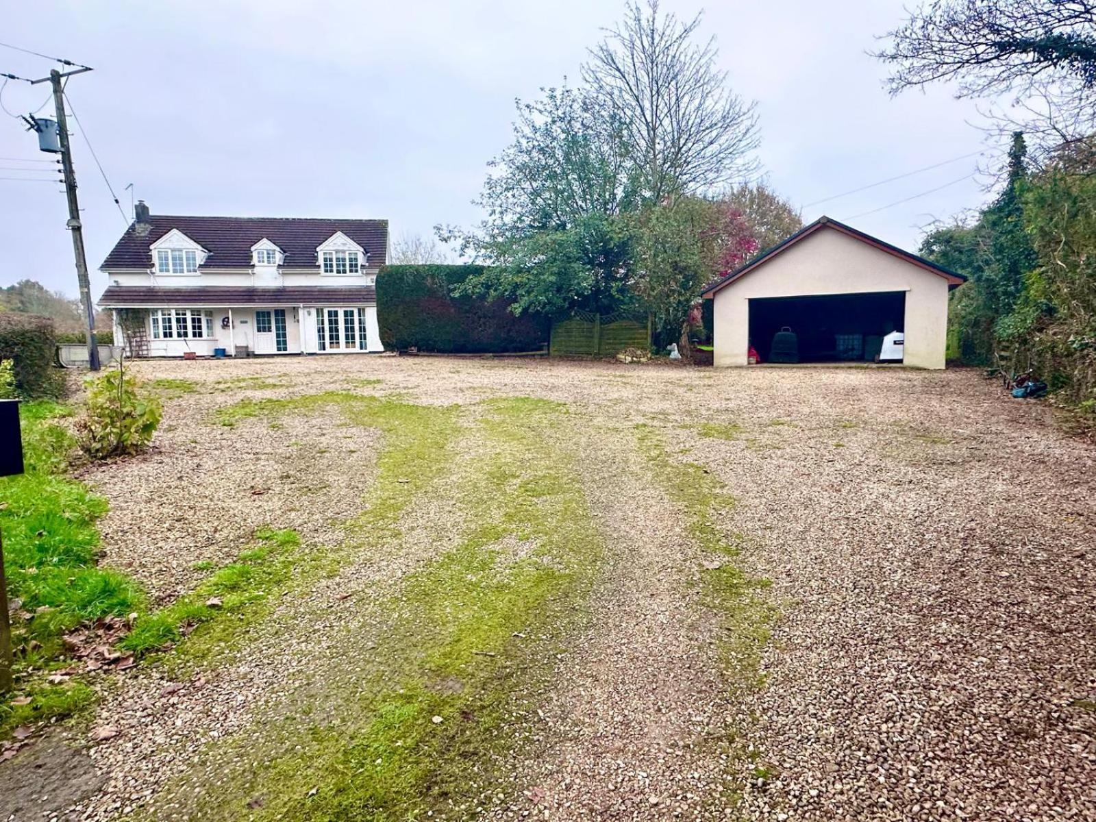 A Rural 4 Bed Detached Home Bryngwyn 외부 사진